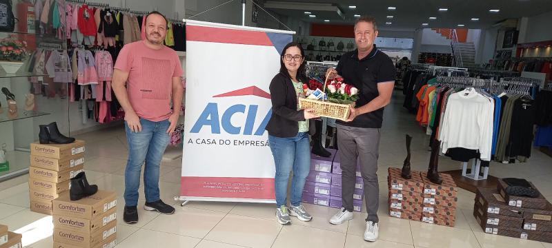 Gilvanetti dos Santos recebeu uma cesta de flores e chocolates ao efetuar uma compra na Oriental Magazine